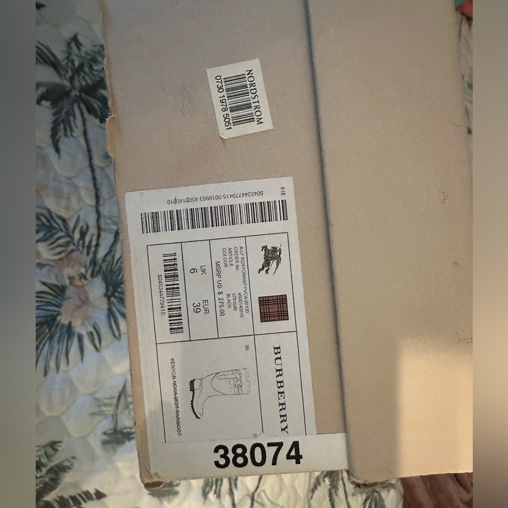 Burberry Kenyon Nova Rainboots - Picture 10 of 10